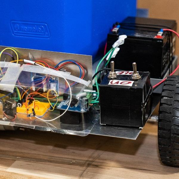 2019年高级工程项目日展示的机器人冷却器.