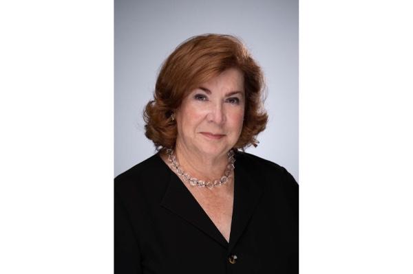 新任命的Grand Valley董事会主席Sue Jandernoa的肖像
